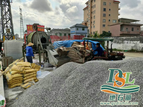 中堂槎滘大橋透水地坪一期項(xiàng)目施工中 中堂槎滘大橋透水地坪一期項(xiàng)目施工中