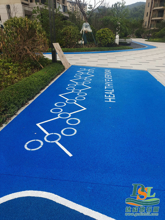 1700125729172329.jpg 彩色透水混凝土