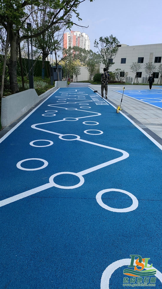 1710315474952824.jpg 彩色透水混凝土