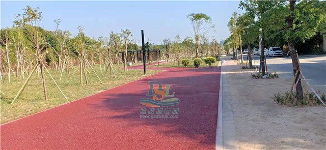 生態(tài)彩色透水混凝土路面 生態(tài)彩色透水混凝土路面