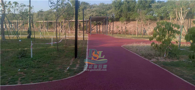 生態(tài)彩色透水混凝土路面 生態(tài)彩色透水混凝土路面