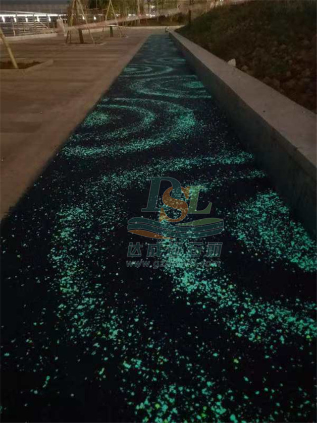 河源河濱花園青藍(lán)色瀝青+熒光石項(xiàng)目 河源河濱花園青藍(lán)色瀝青+熒光石項(xiàng)目