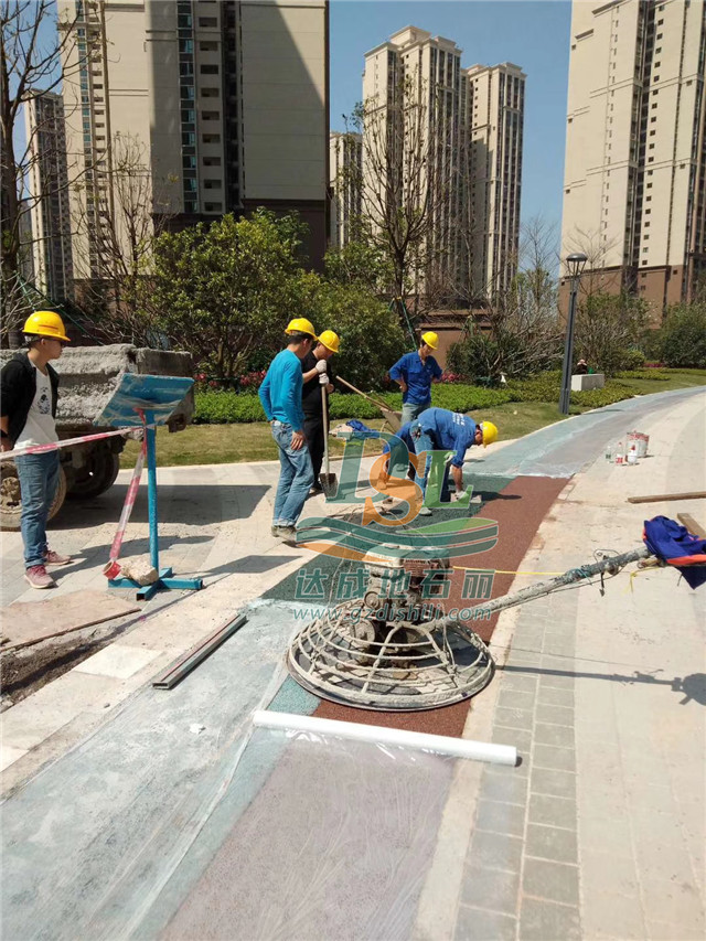 河源雅居樂花園彩色透水混凝土施工案例 河源雅居樂花園彩色透水混凝土施工案例