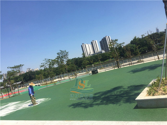 混凝土路面鋪設(shè).jpg 混凝土路面鋪設(shè).jpg