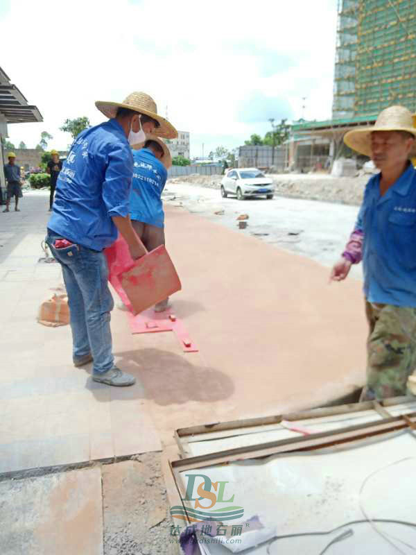 生態(tài)透水混凝土.jpg 生態(tài)透水混凝土.jpg