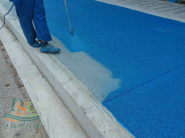 透水混凝土保護(hù)劑噴涂 26.jpg