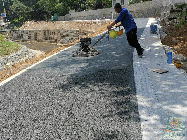 透水混凝土 廣汕路長坪高速口02.jpg