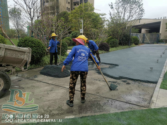 透水地坪 惠州金輝優(yōu)步藍(lán)色透水混凝18.jpg