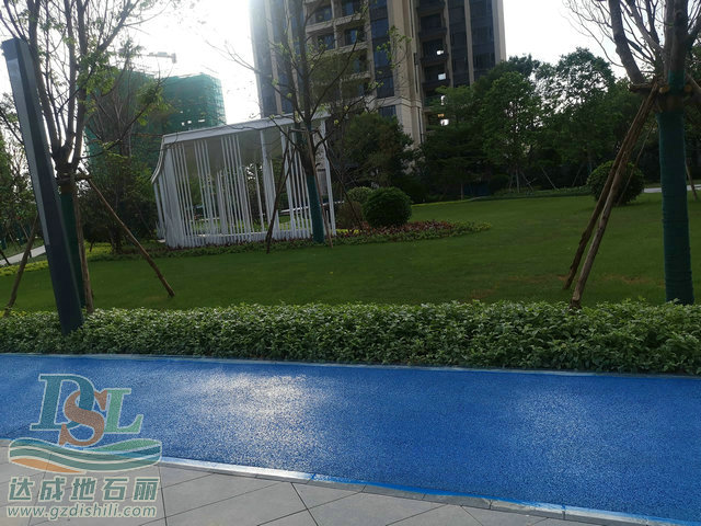透水地坪 惠州金輝優(yōu)步藍(lán)色透水混凝16.jpg