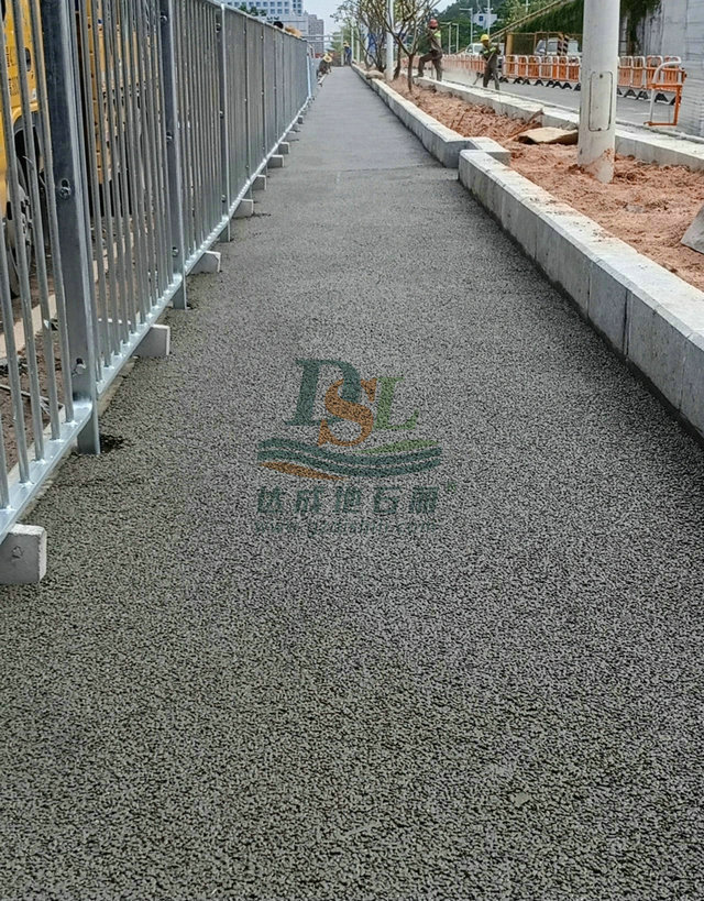深圳人行道維修透水地坪項(xiàng)目完結(jié)撒花 深圳人行道維修透水地坪項(xiàng)目完結(jié)撒花